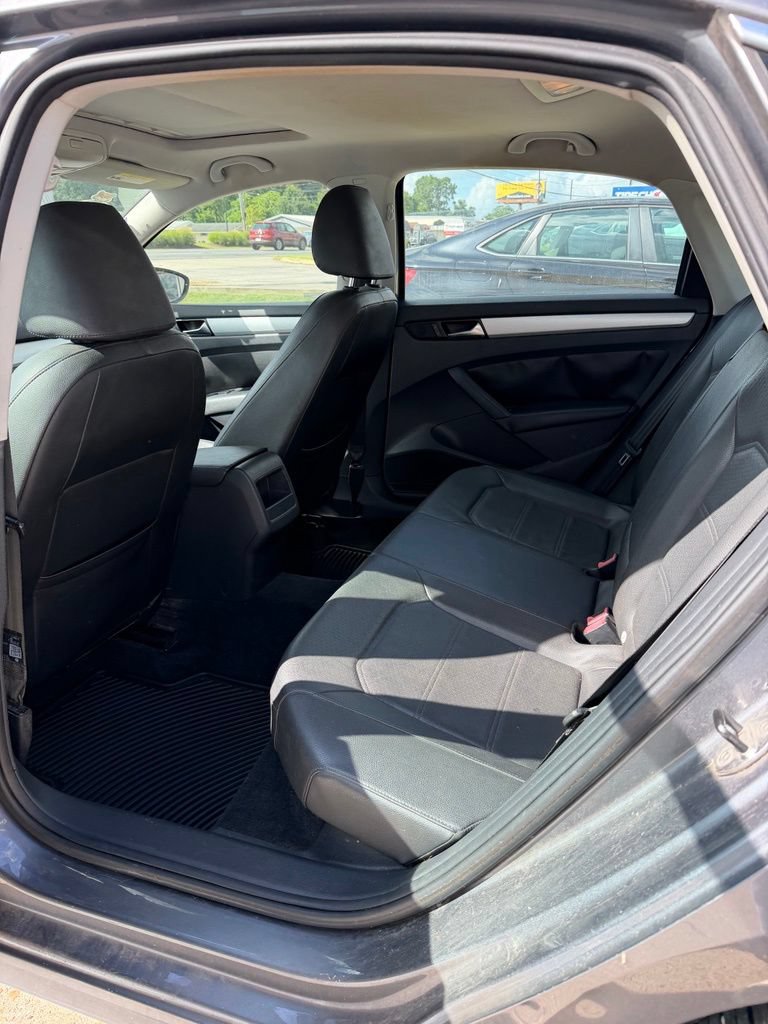Used 2012 Volkswagen Passat 2.5 SE FWD image 9