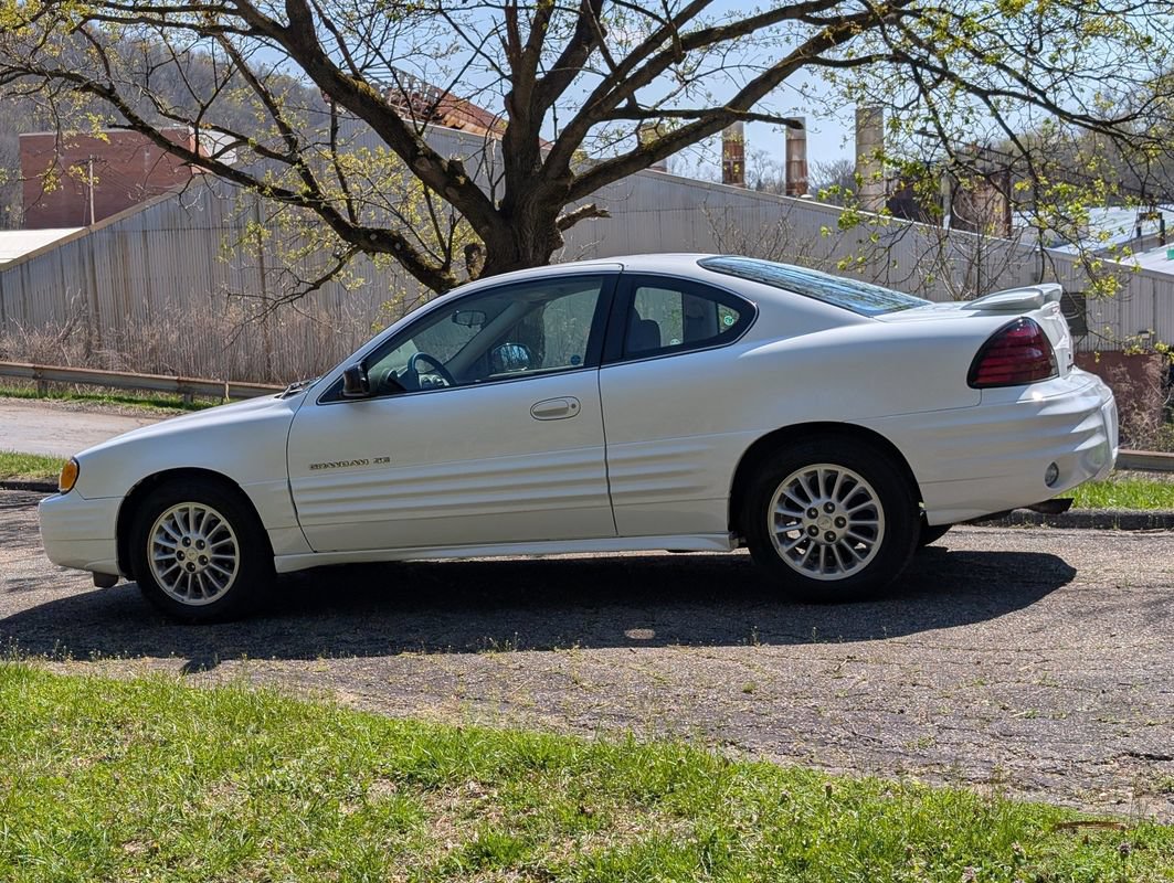 Used 2001 Pontiac Grand Am SE w/ Solid Value Appearance Pkg FWD image 26