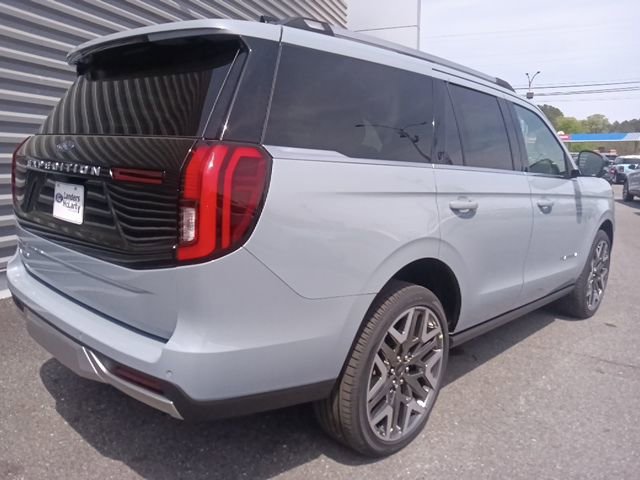 New 2026 Ford Expedition Platinum image 3