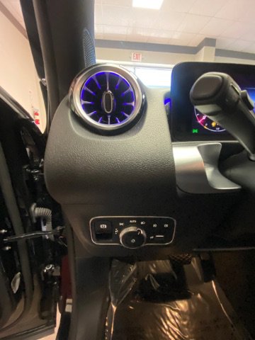 Used 2025 Mercedes-Benz GLB 250 image 22