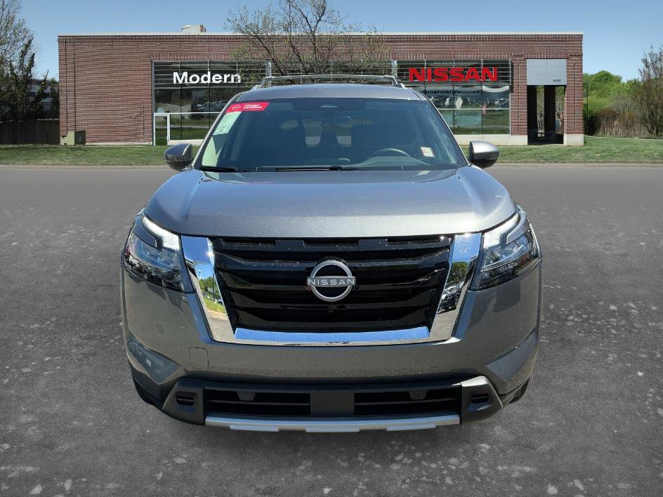 Certified 2025 Nissan Pathfinder SL image 6