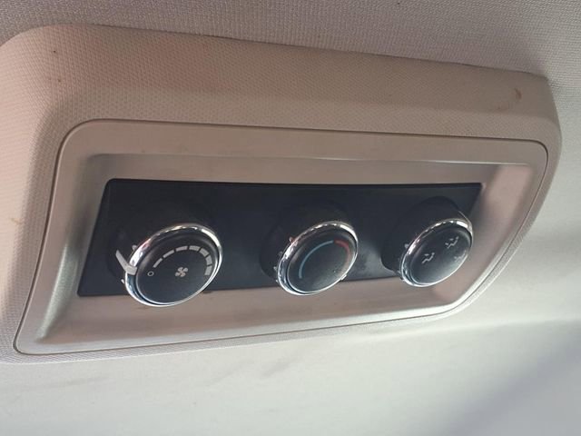 Used 2017 Dodge Journey SE w/ Flexible Seating Group image 19