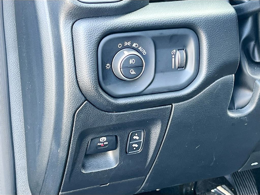 Used 2025 RAM 1500 Big Horn AWD/4WD image 10