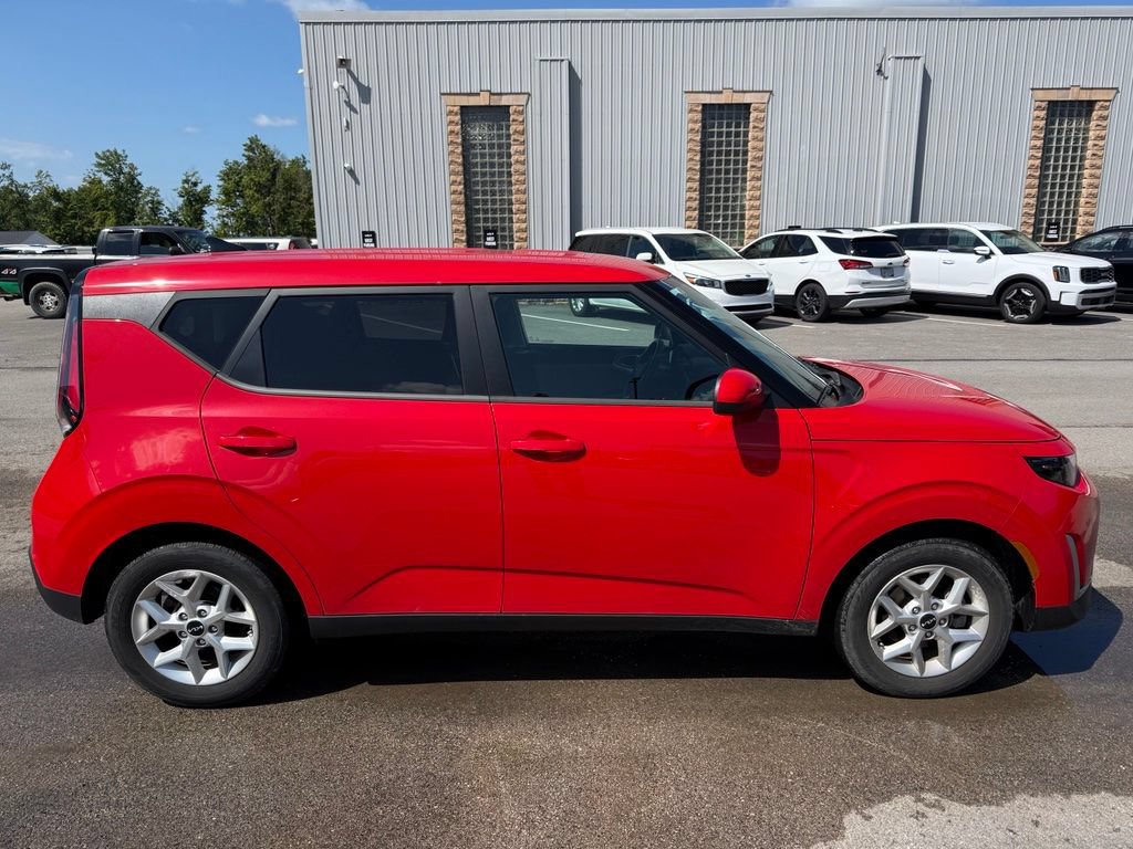 Used 2023 Kia Soul LX w/ Option Group 015 FWD image 1