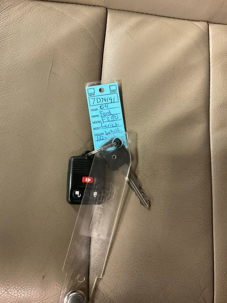 Used 2004 Ford F350 Lariat image 31