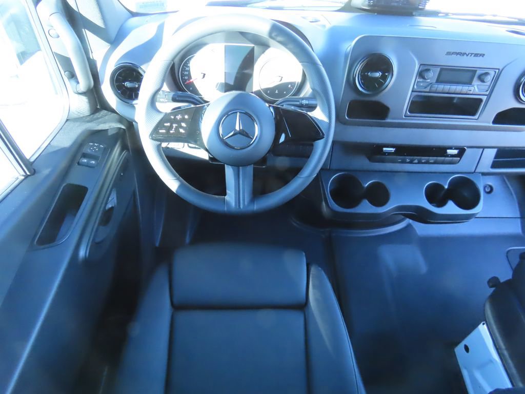 Used 2025 Mercedes-Benz Sprinter 2500 image 11
