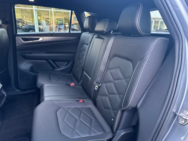Certified 2024 Volkswagen Atlas Cross Sport SE w/ Panoramic Sunroof Package AWD/4WD image 33