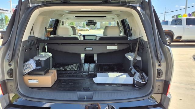 Used 2025 Hyundai Santa Fe Calligraphy w/ Tow & Go Package image 11