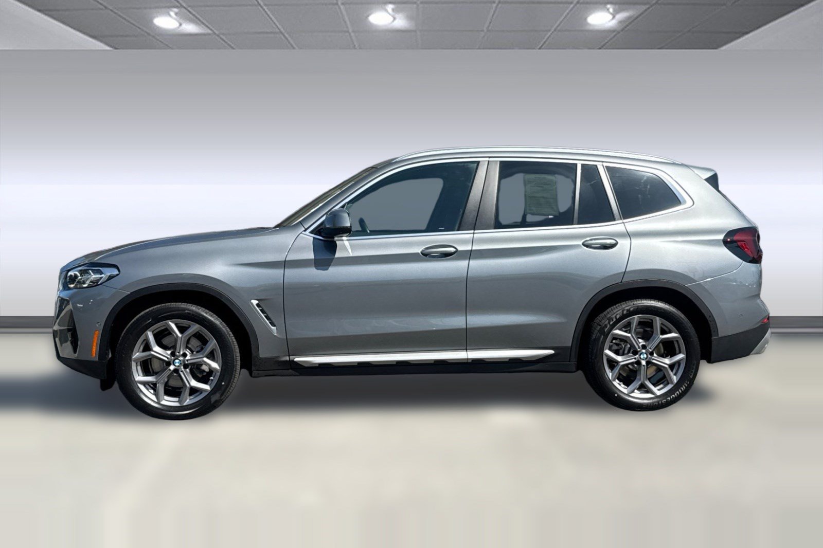 Used 2023 BMW X3 xDrive30i w/ Premium Package AWD/4WD image 2