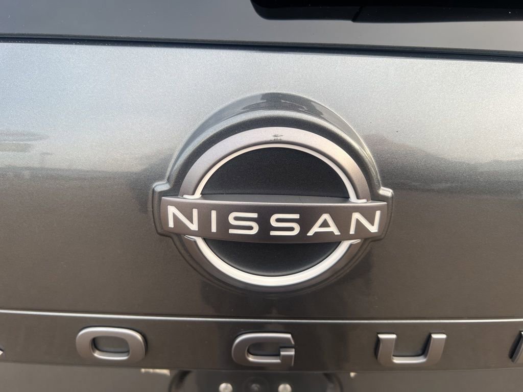 Used 2024 Nissan Rogue SV image 32