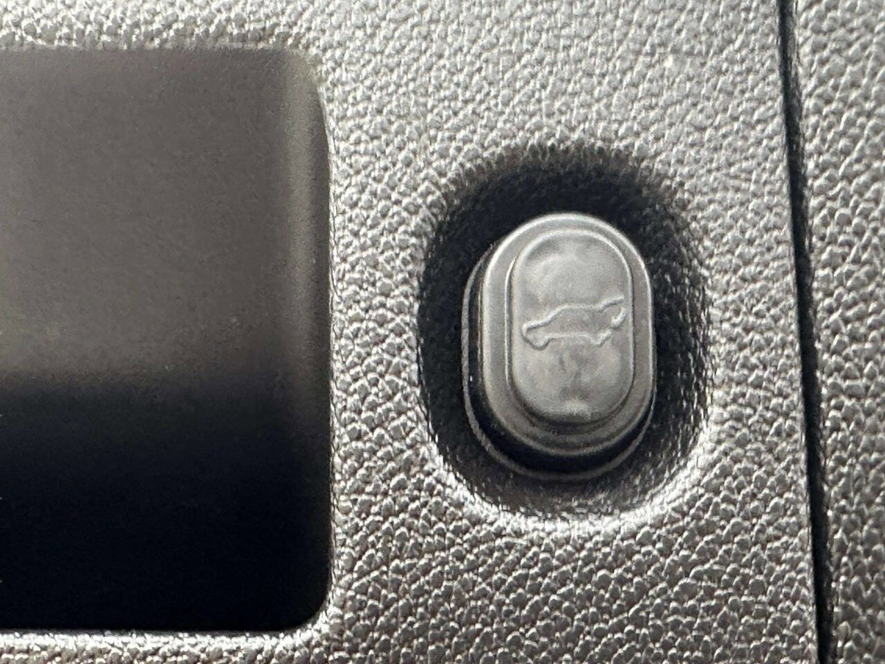 Used 2016 Cadillac Escalade ESV Luxury AWD/4WD image 16