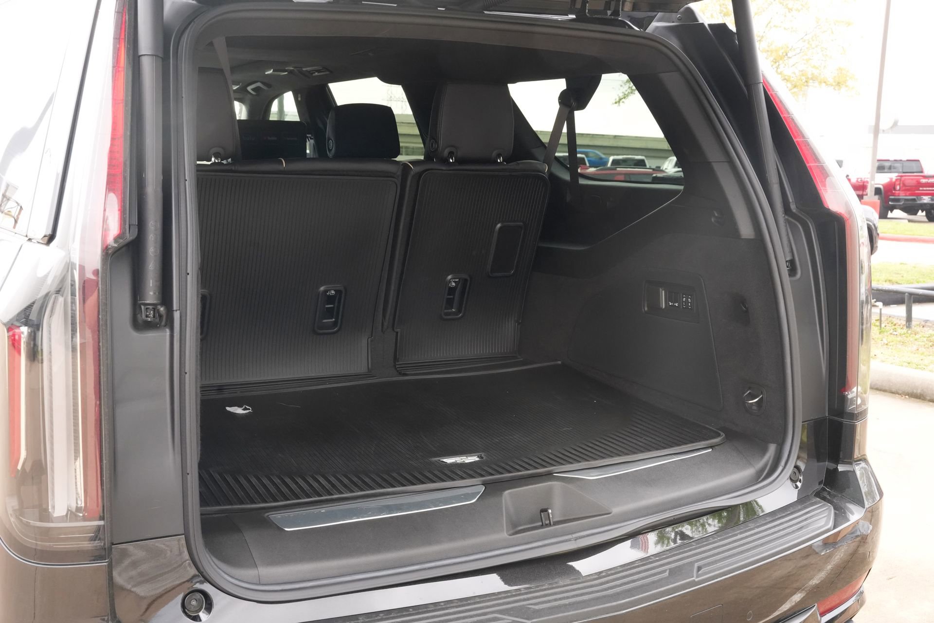 Certified 2024 Cadillac Escalade ESV V w/ Heavy-Duty Trailer Package image 24