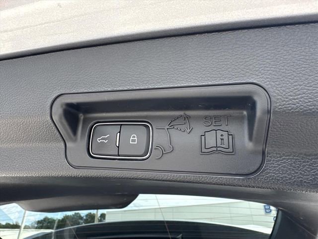 Used 2023 Ford Explorer Limited w/ Equipment Group 301A RWD image 10