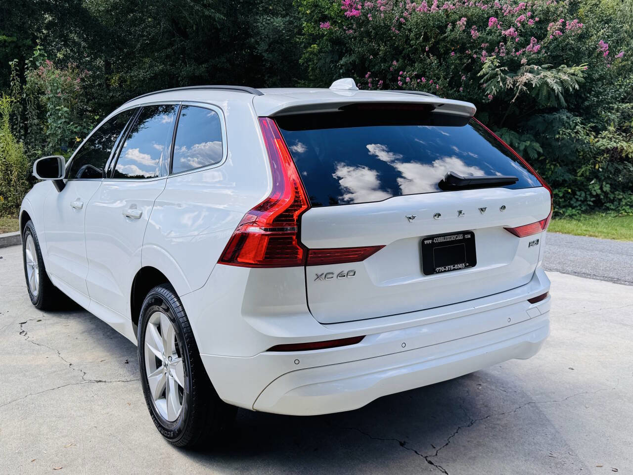 Used 2022 Volvo XC60 B5 Momentum image 6