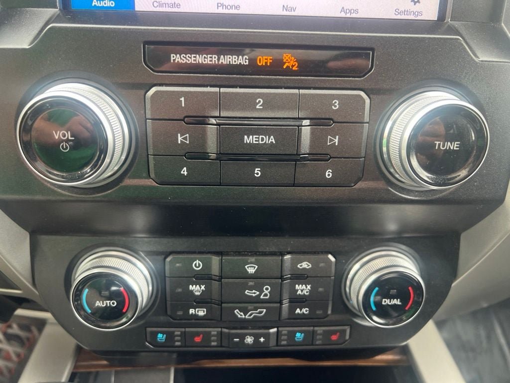 Used 2019 Ford F150 Lariat w/ Equipment Group 502A Luxury AWD/4WD image 31