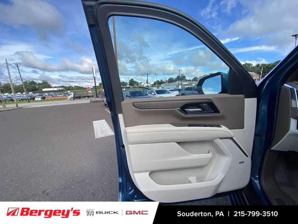 New 2026 GMC Yukon Denali w/ Denali Reserve Package AWD/4WD image 24