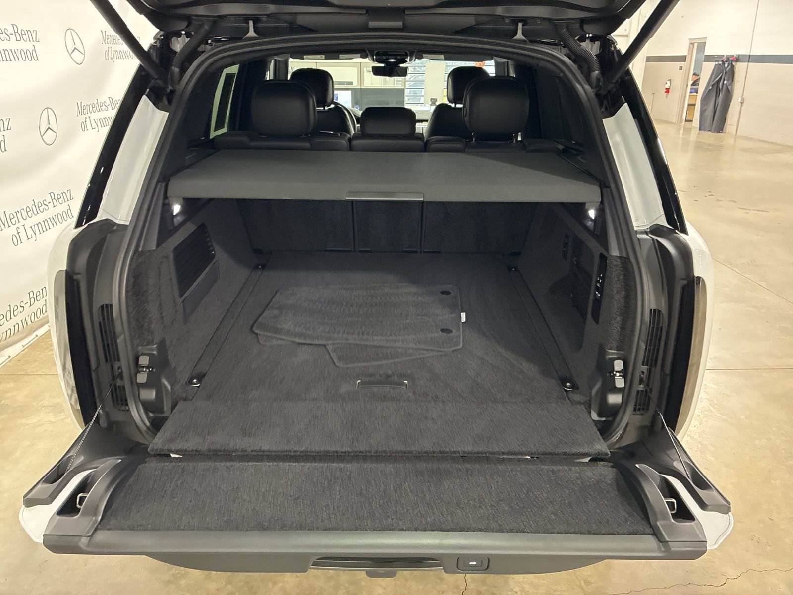 Used 2025 Land Rover Range Rover SE image 7