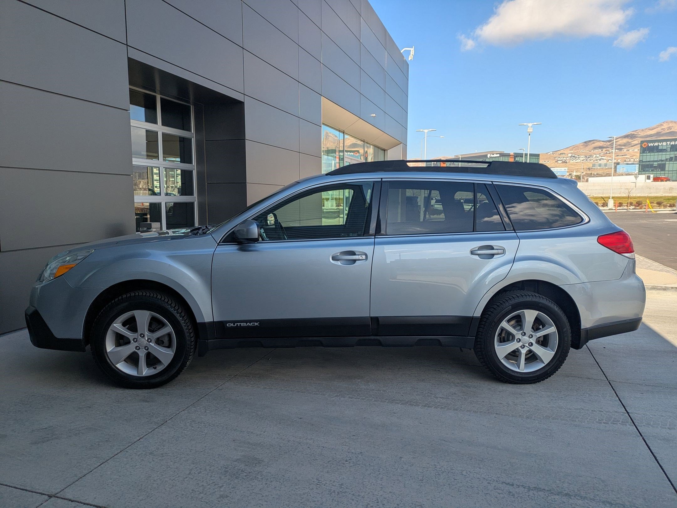 Used 2013 Subaru Outback 2.5i Premium w/ Popular Pkg 1B image 9