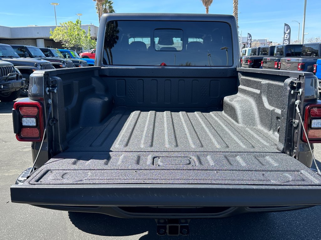 New 2026 Jeep Gladiator Rubicon w/ Steel Power Dome Hood Package AWD/4WD image 19