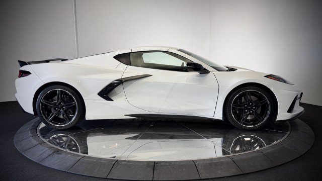 Used 2024 Chevrolet Corvette Stingray Premium Cpe w/ Z51 Performance Package RWD image 29