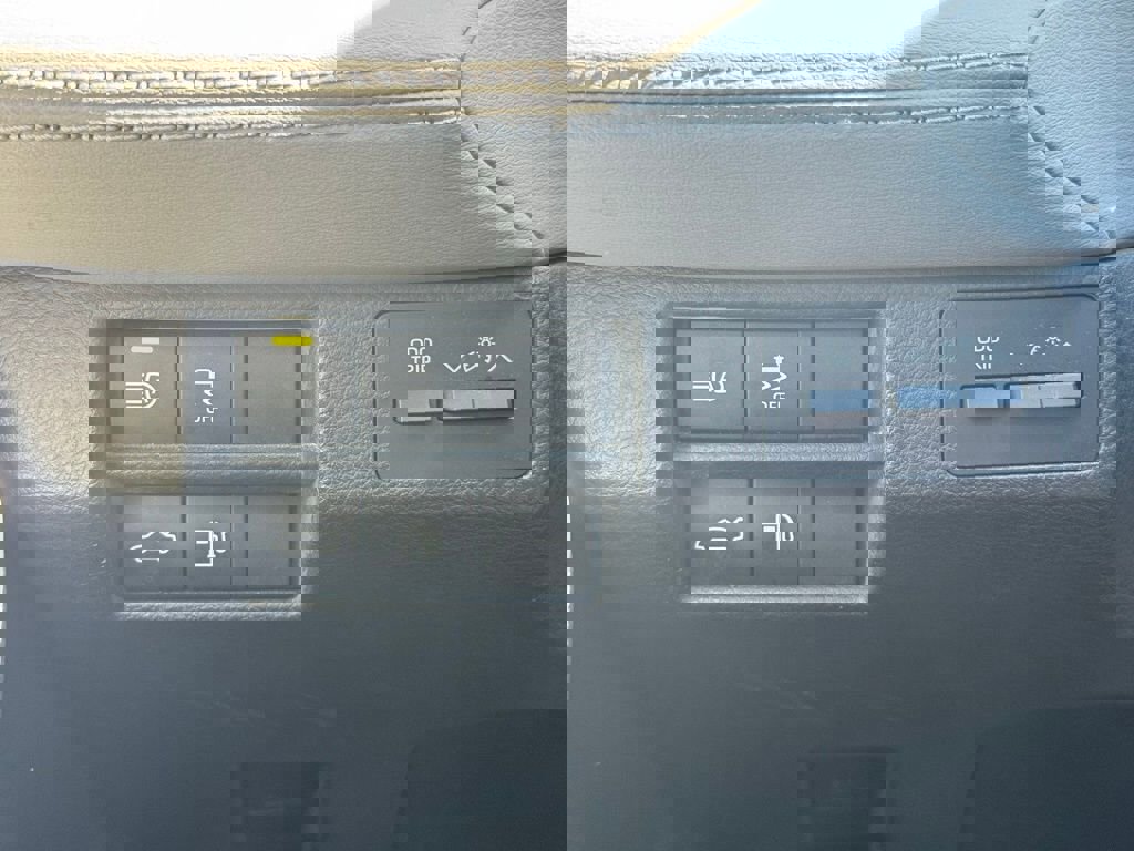 Used 2019 Toyota Avalon XLE w/ Moonroof Package image 30