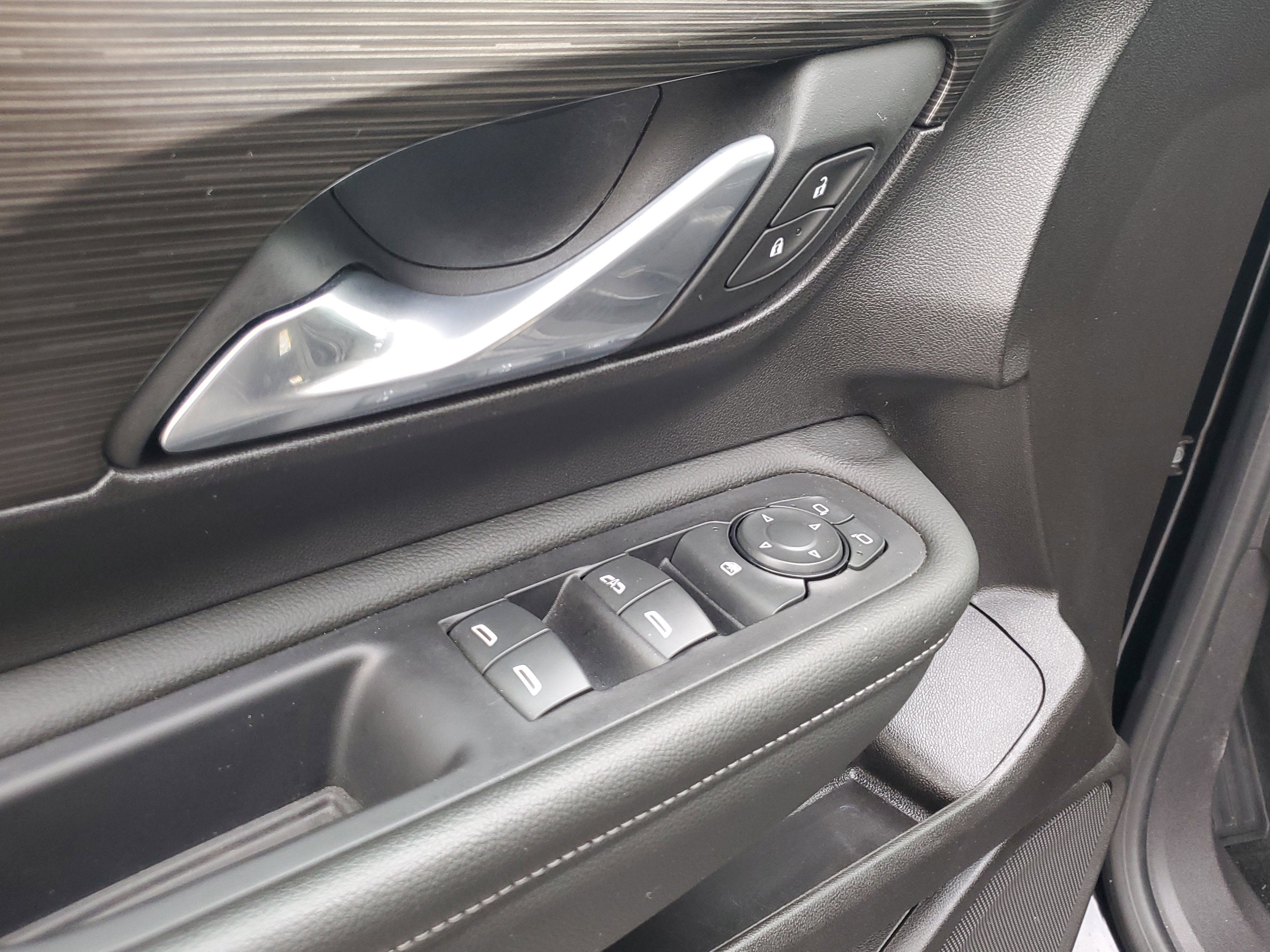 Used 2024 GMC Terrain SLE image 17