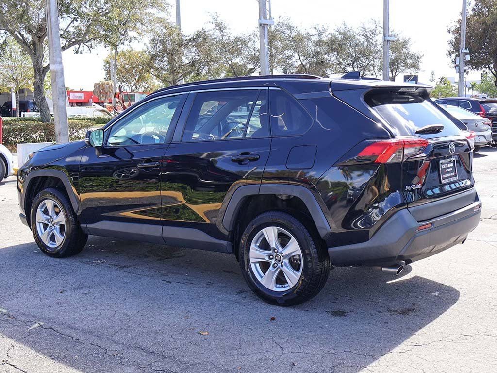 Used 2019 Toyota RAV4 XLE w/ Convenience Package FWD image 8