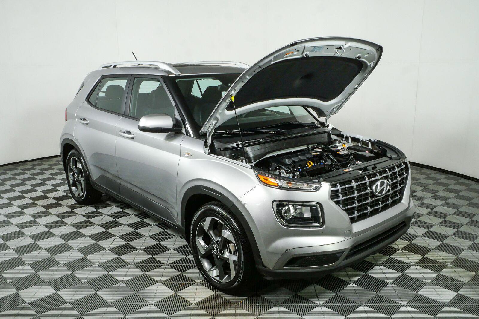 Used 2023 Hyundai Venue SEL w/ Cargo Package FWD image 31