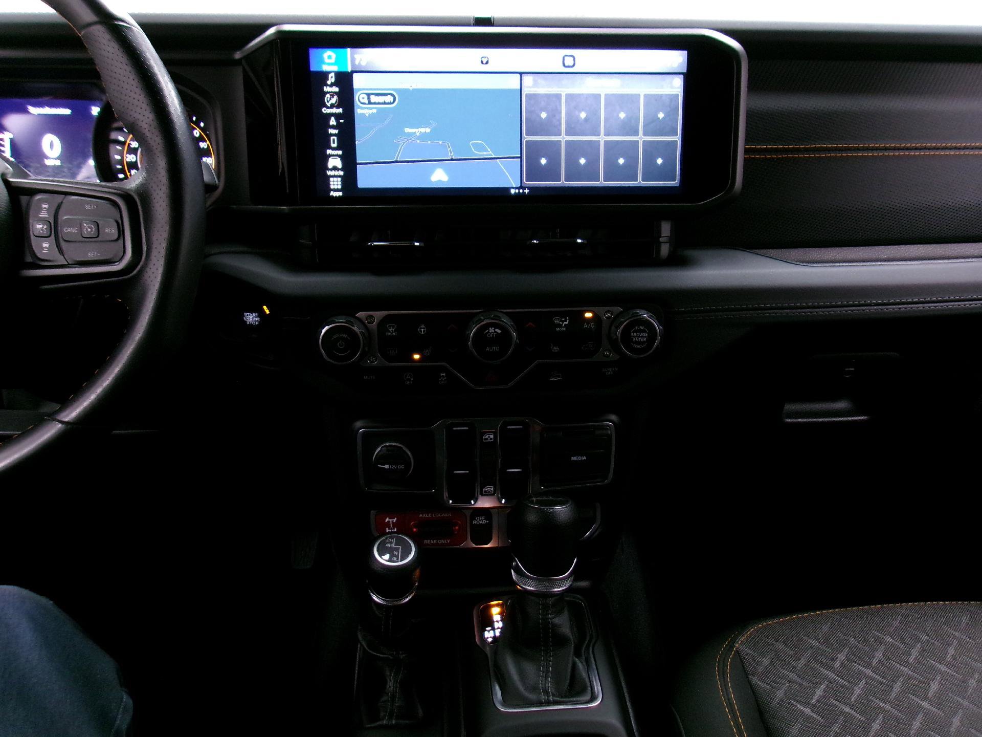 Used 2024 Jeep Gladiator Mojave w/ Technology Group image 13