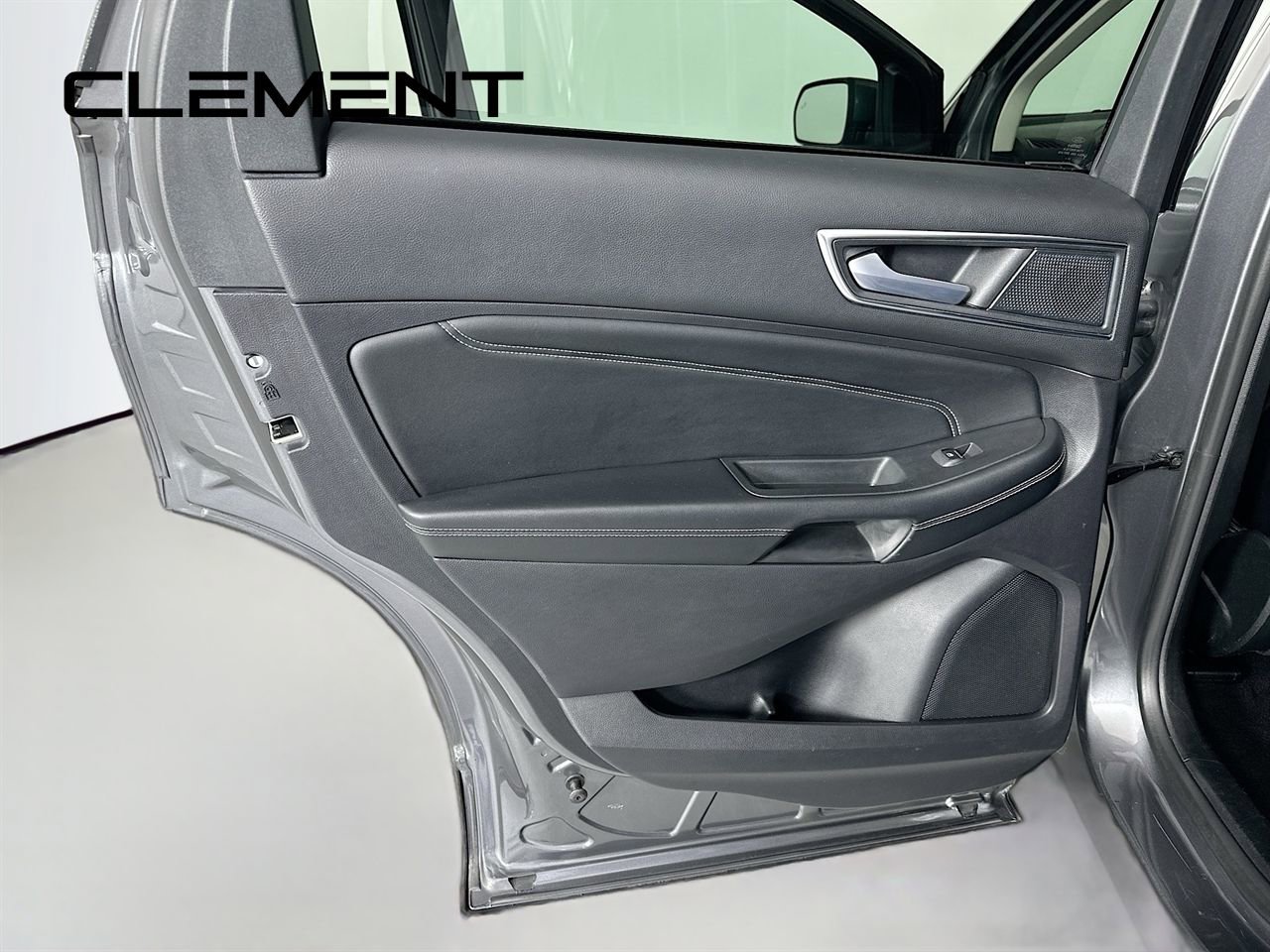 Certified 2022 Ford Edge Titanium image 30