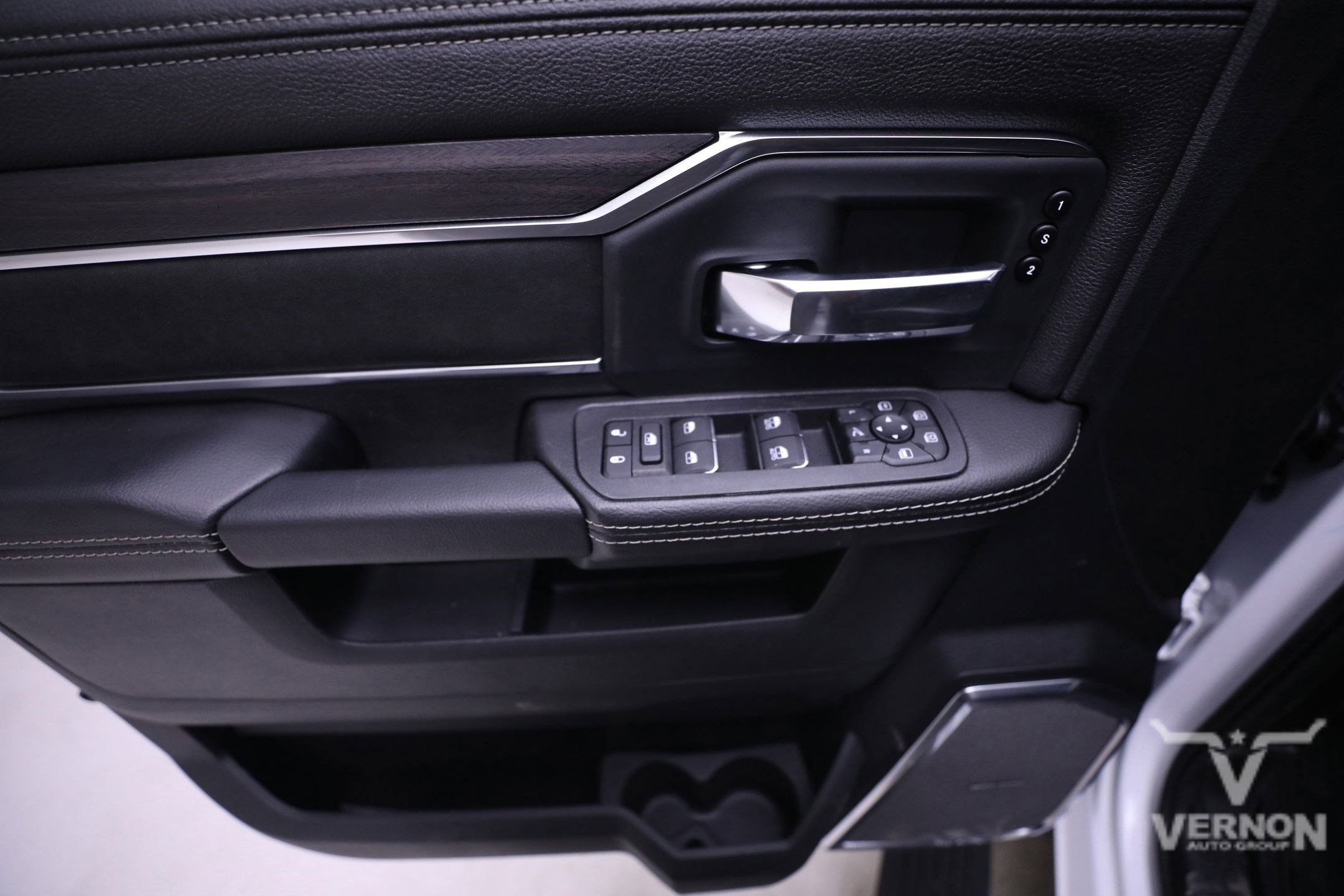 New 2025 RAM 3500 Laramie image 30