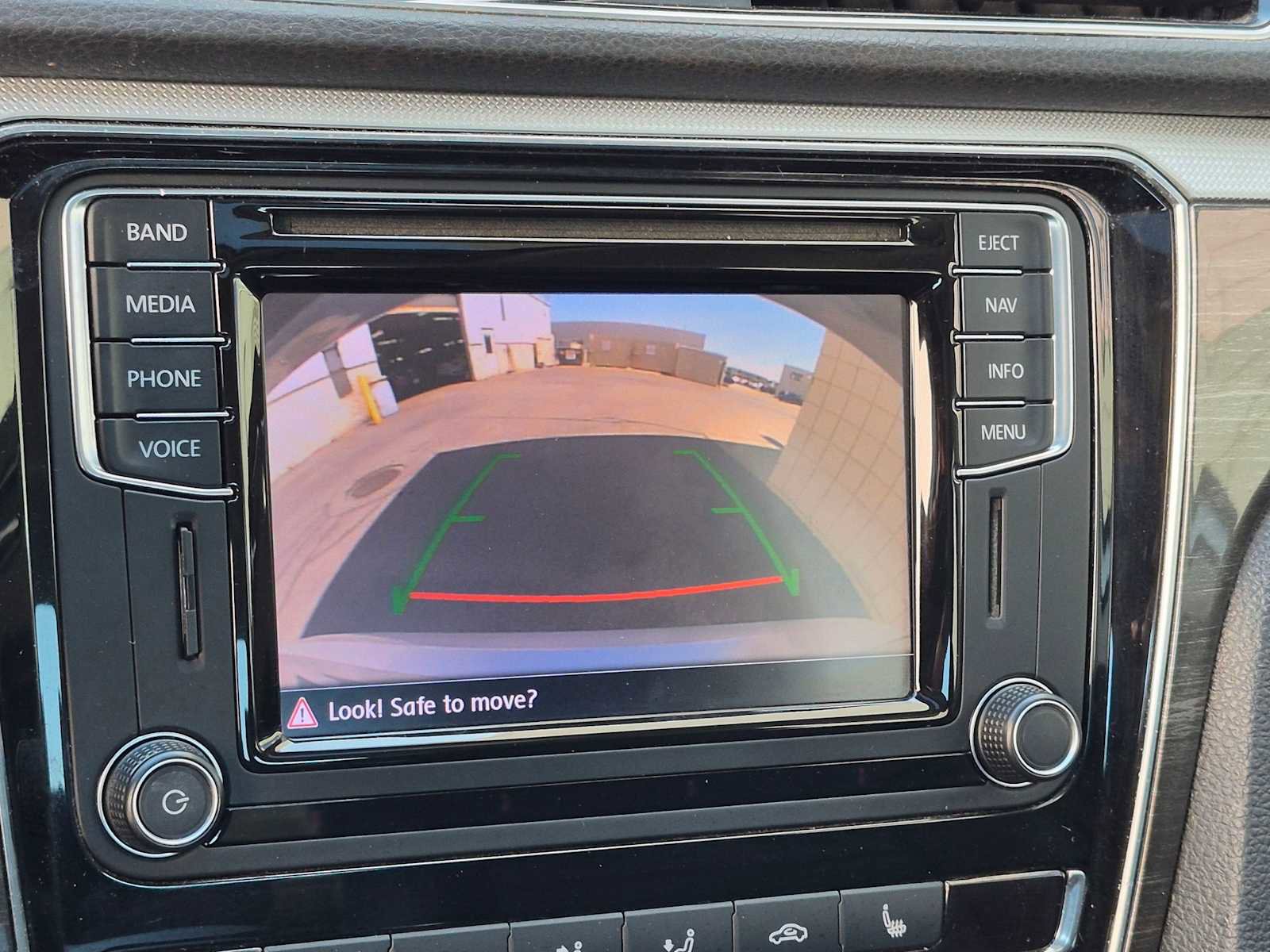 Used 2017 Volkswagen Passat 1.8T SEL Premium FWD image 29
