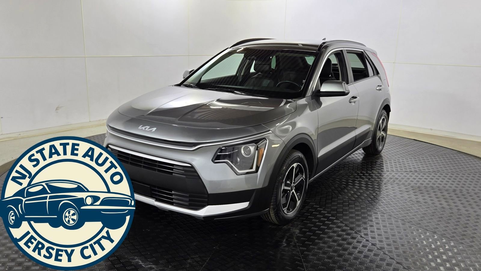 Used 2023 Kia Niro EX FWD image 3