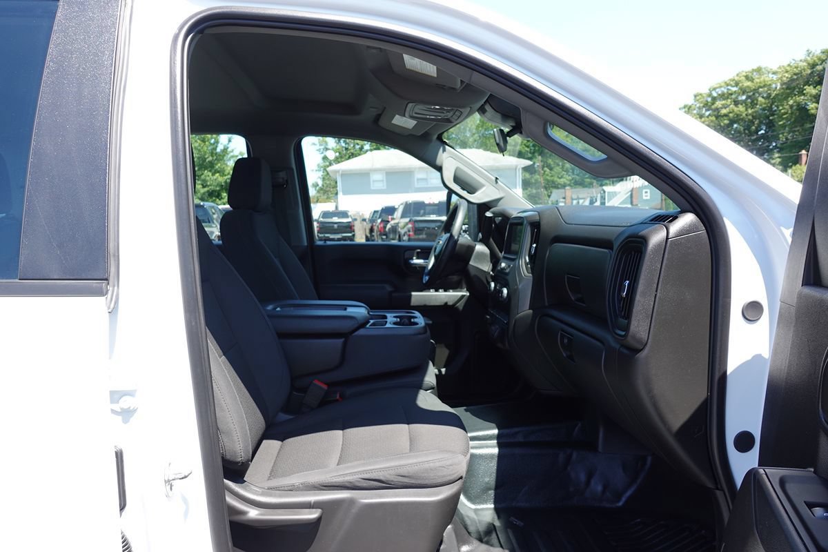 Used 2025 Chevrolet Silverado 2500 W/T AWD/4WD image 32