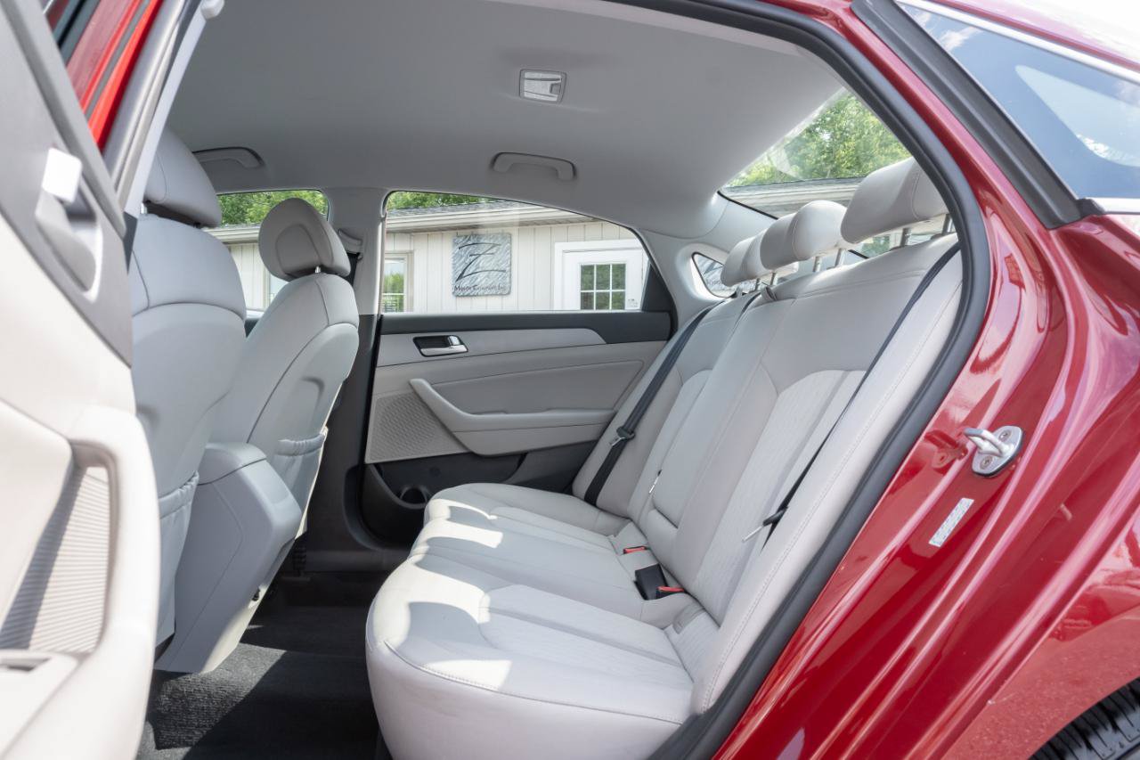 Used 2016 Hyundai Sonata SE FWD image 17