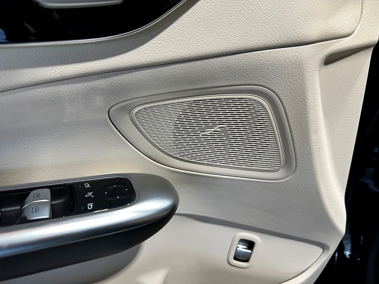 Certified 2023 Mercedes-Benz C 300 4MATIC Sedan image 13