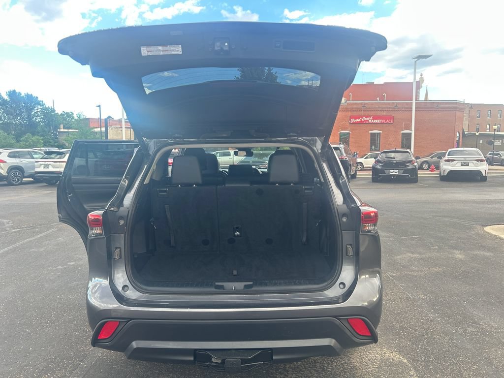 Used 2020 Toyota Highlander XLE AWD/4WD image 26