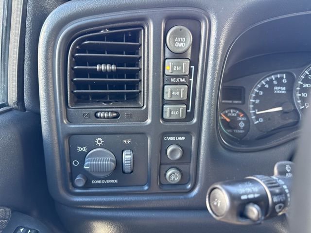 Used 2002 Chevrolet Avalanche 2500 image 11