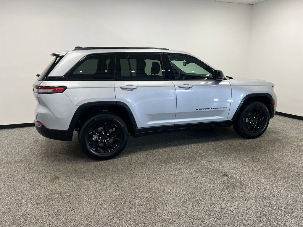 Used 2024 Jeep Grand Cherokee Altitude image 21