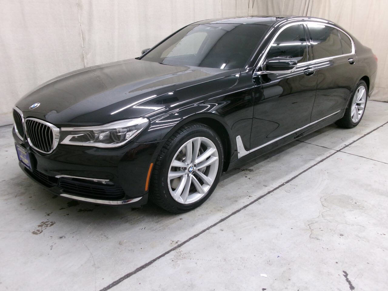 Used 2016 BMW 750i xDrive image 1