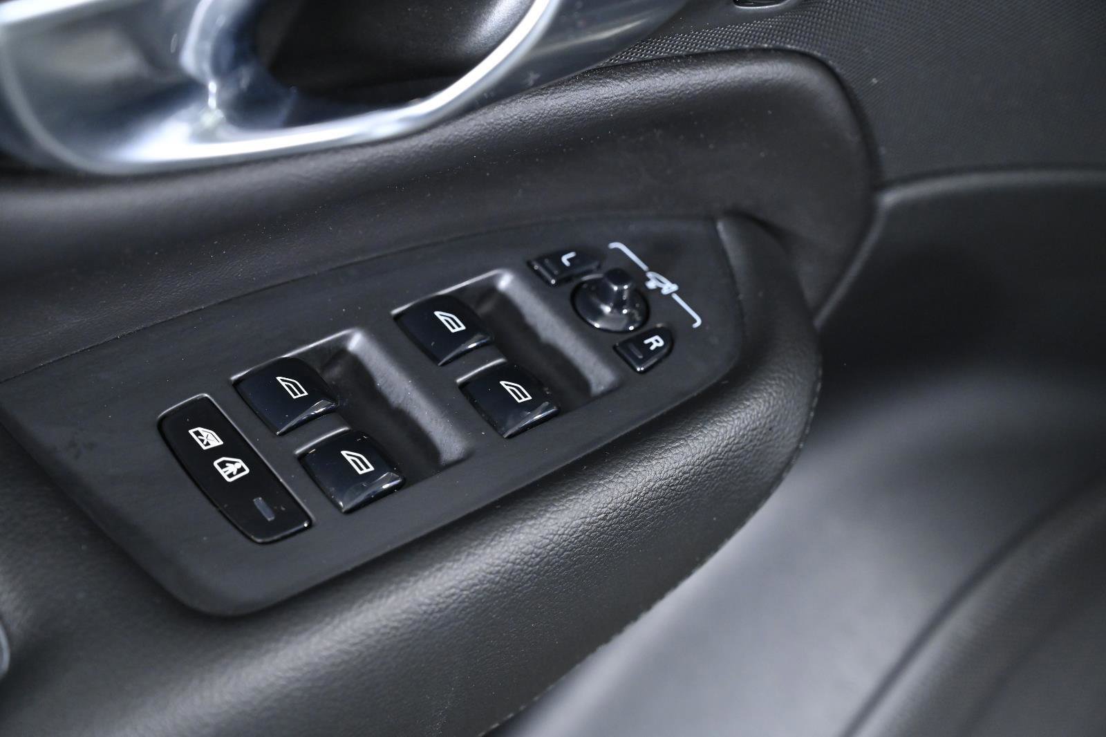 Used 2022 Volvo XC90 T5 Momentum w/ Advanced Package image 21