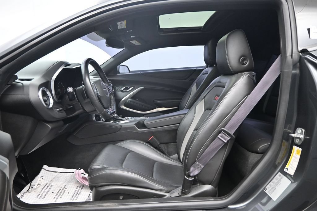 Used 2016 Chevrolet Camaro SS RWD image 24