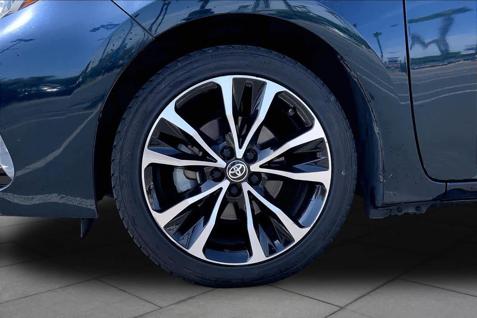 Used 2017 Toyota Corolla SE w/ Carpet Mat Package (TMS) FWD image 10