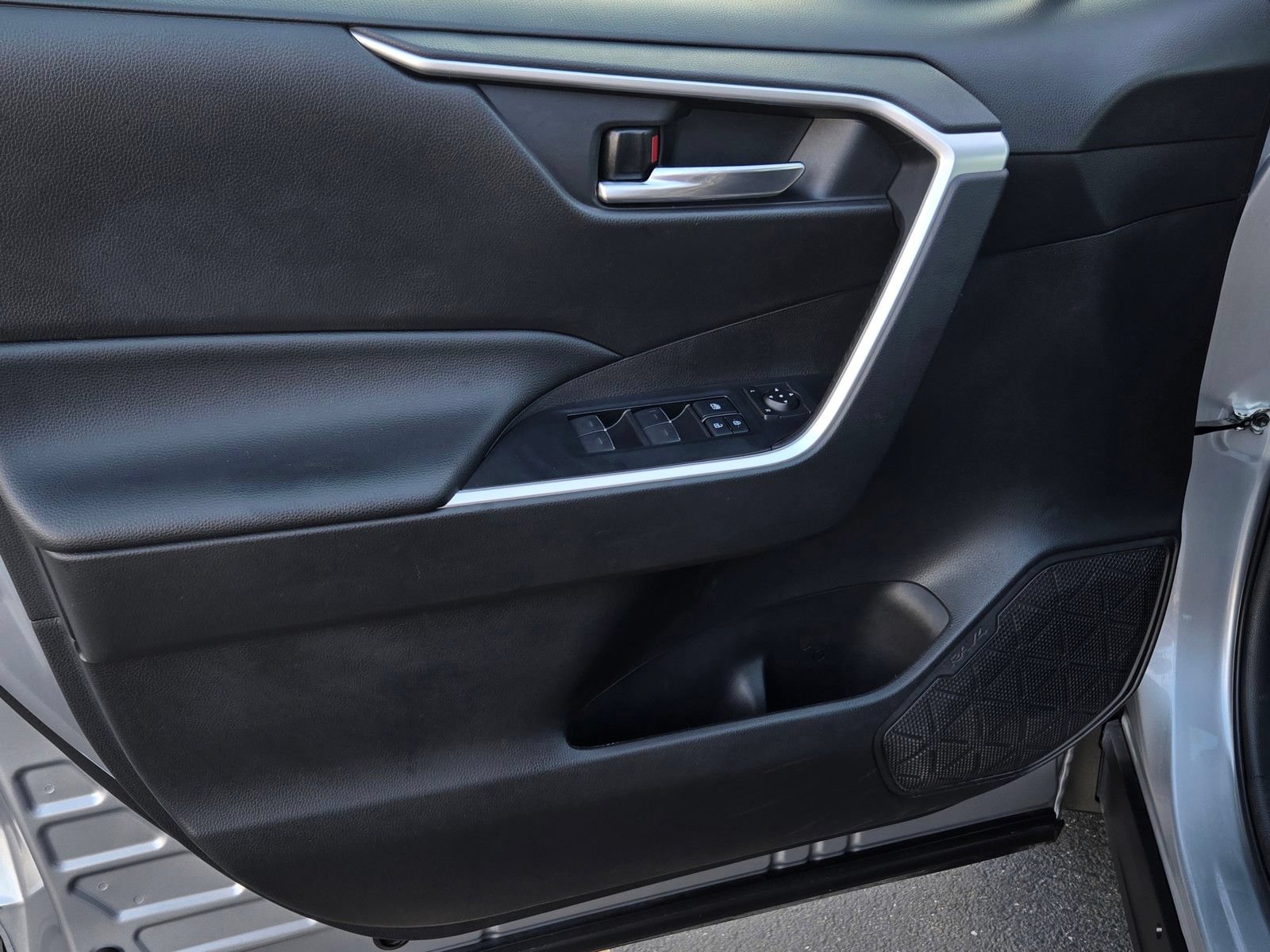 Certified 2022 Toyota RAV4 XLE AWD/4WD image 9