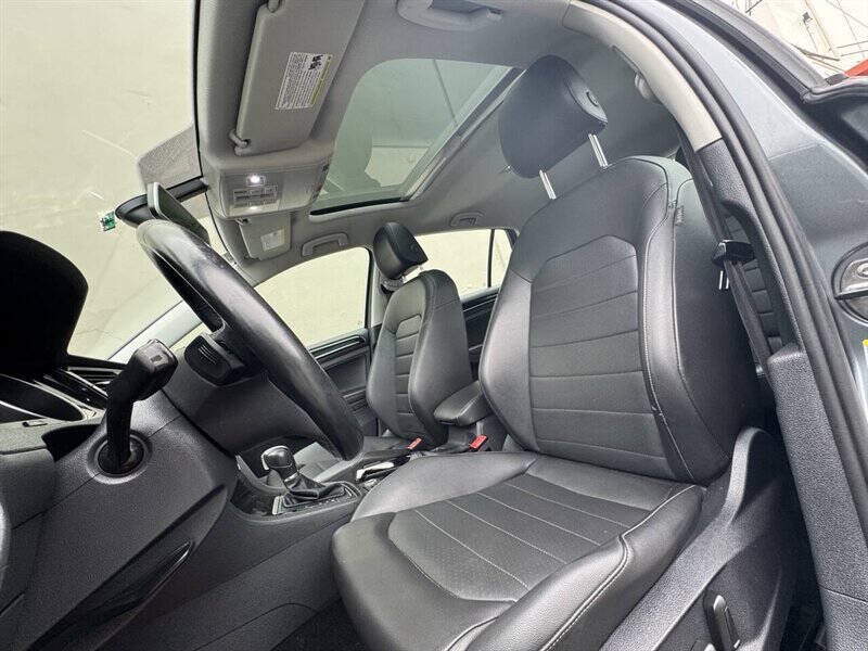 Used 2015 Volkswagen Golf S FWD image 13
