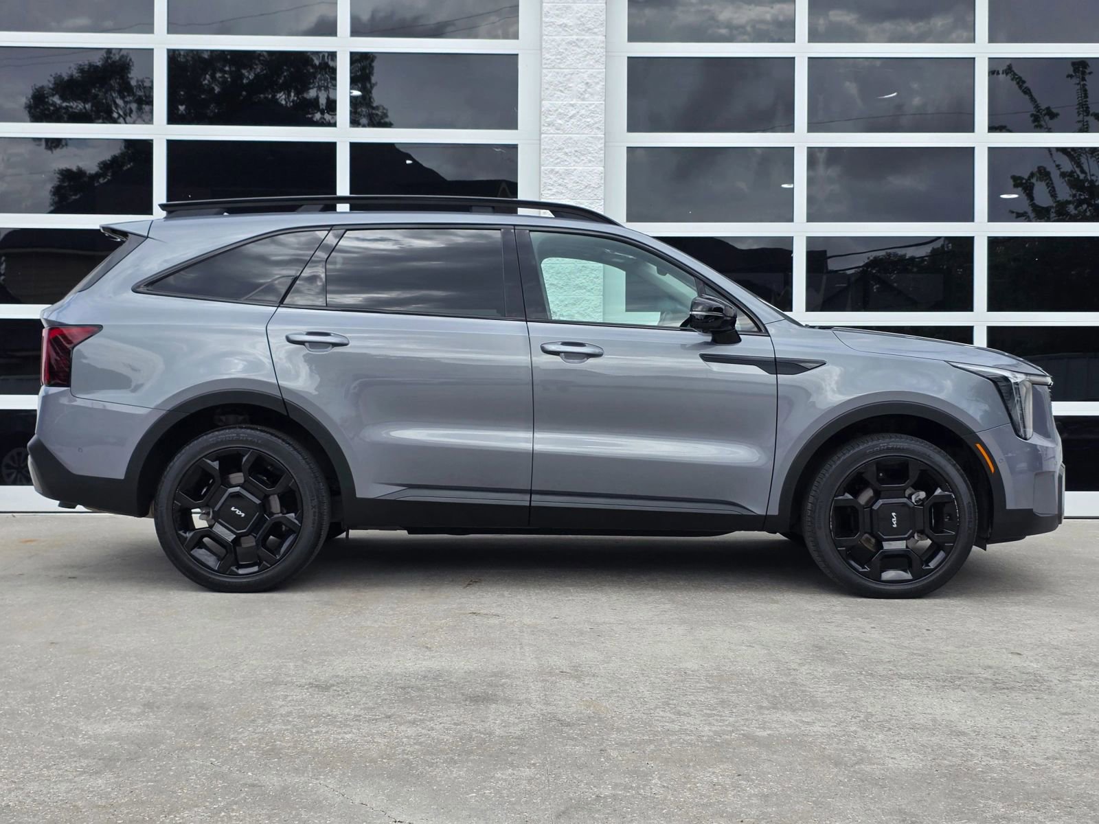 Used 2024 Kia Sorento SX AWD/4WD image 3