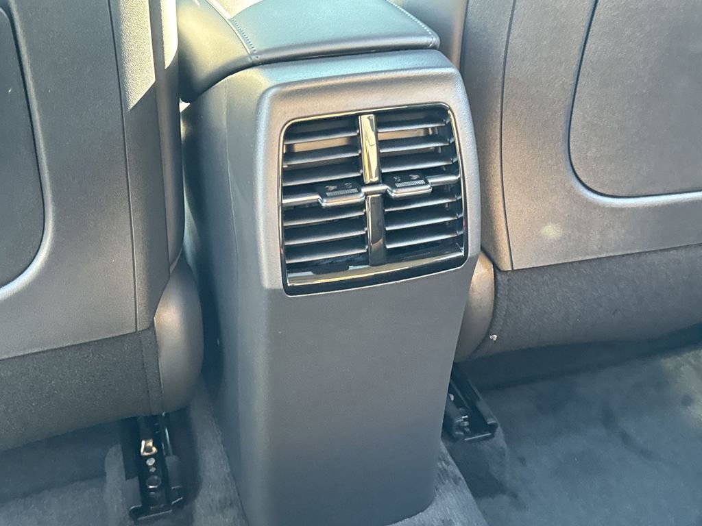 Used 2025 Kia Niro SX Touring image 29