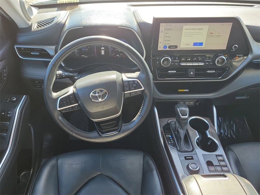 Used 2023 Toyota Highlander Limited image 17