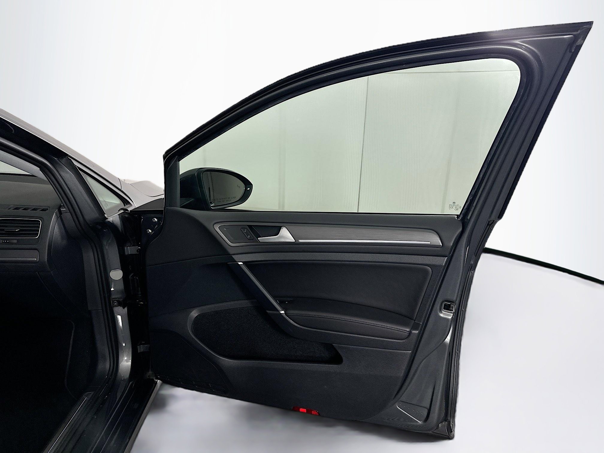 Used 2019 Volkswagen e-Golf SEL Premium FWD image 32