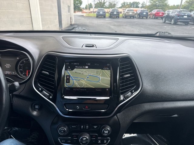 Used 2019 Jeep Cherokee Limited image 25